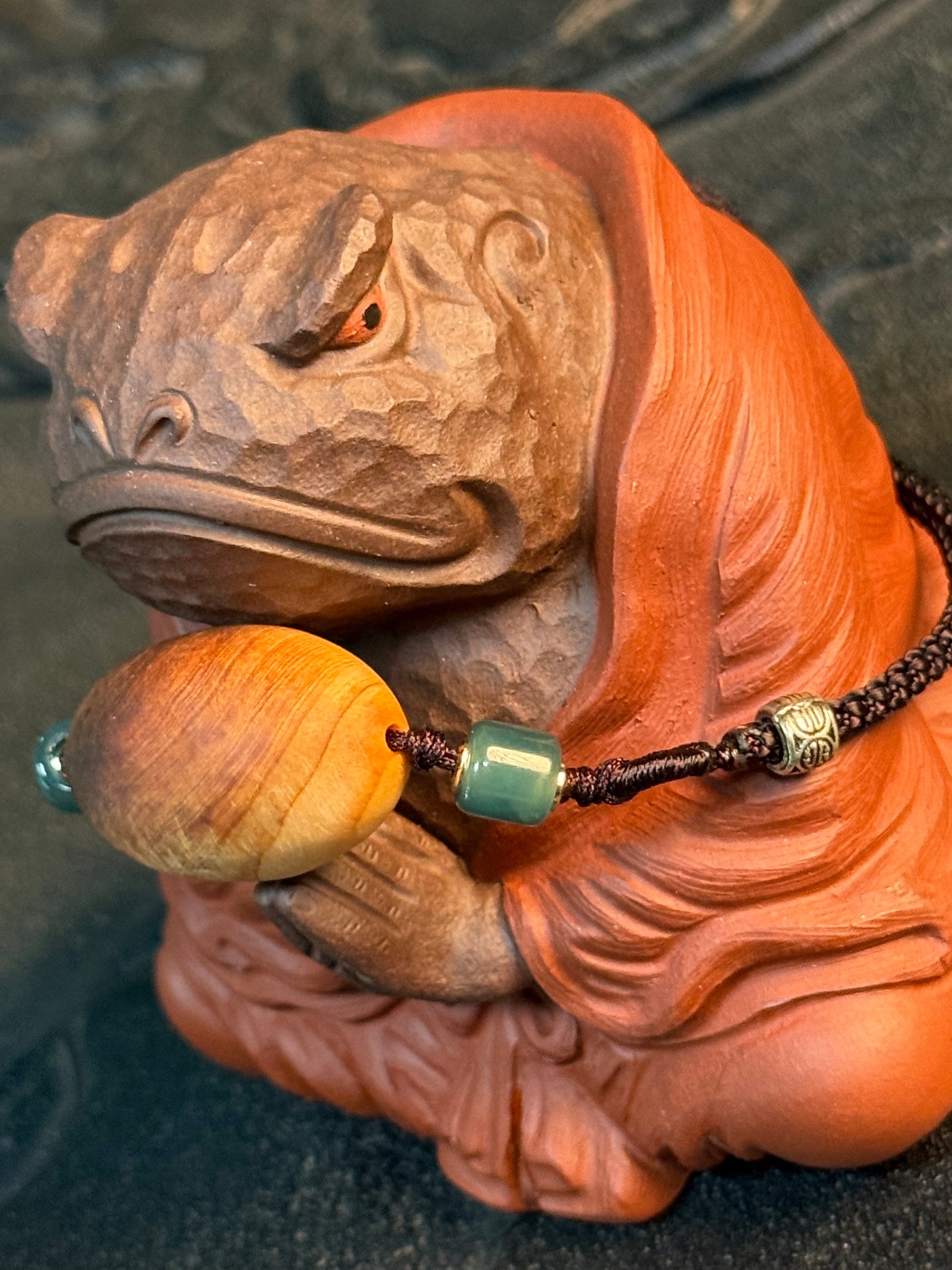 柏科沉香吊坠圆型