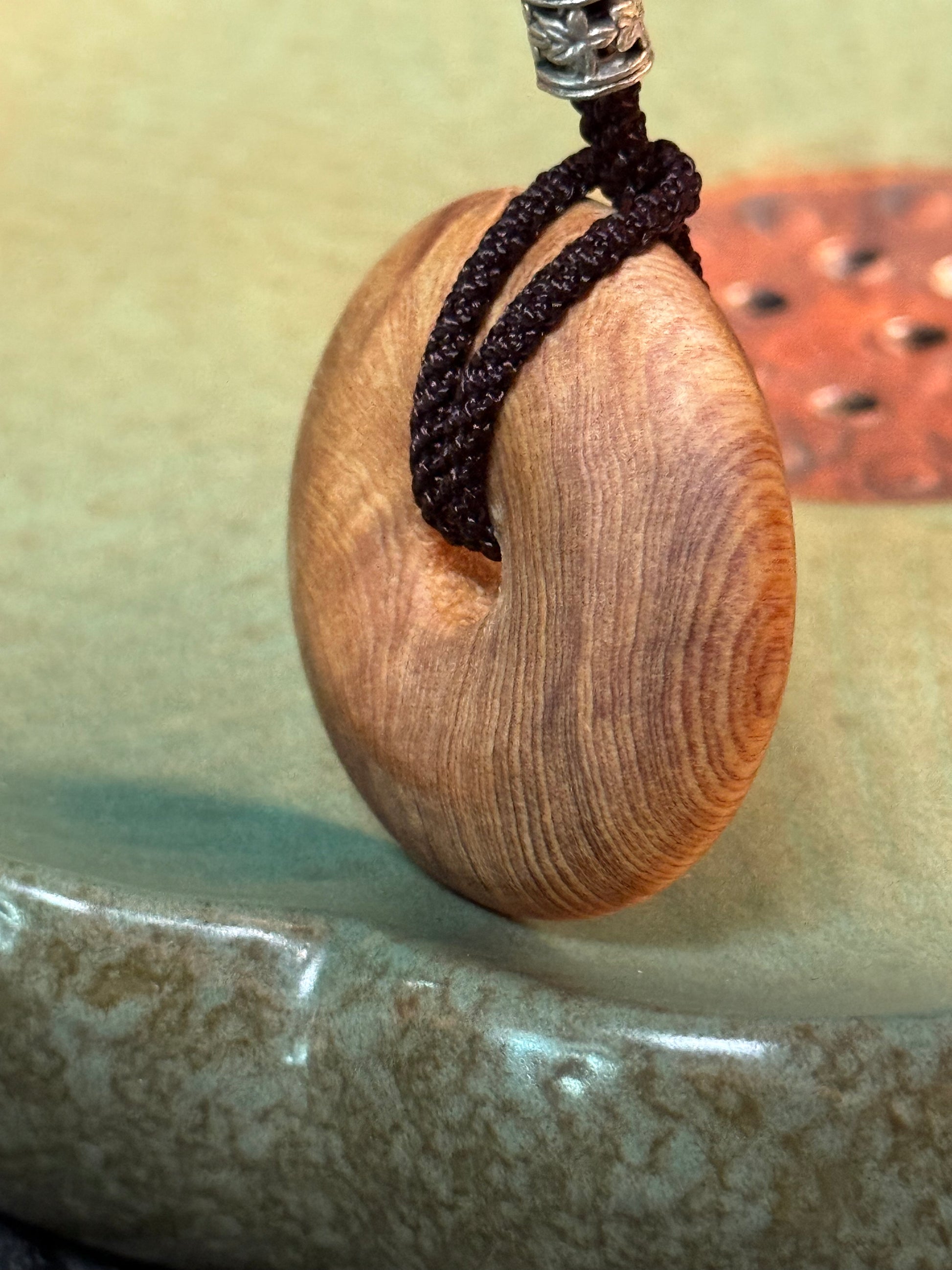 柏科沉香吊坠圆孔