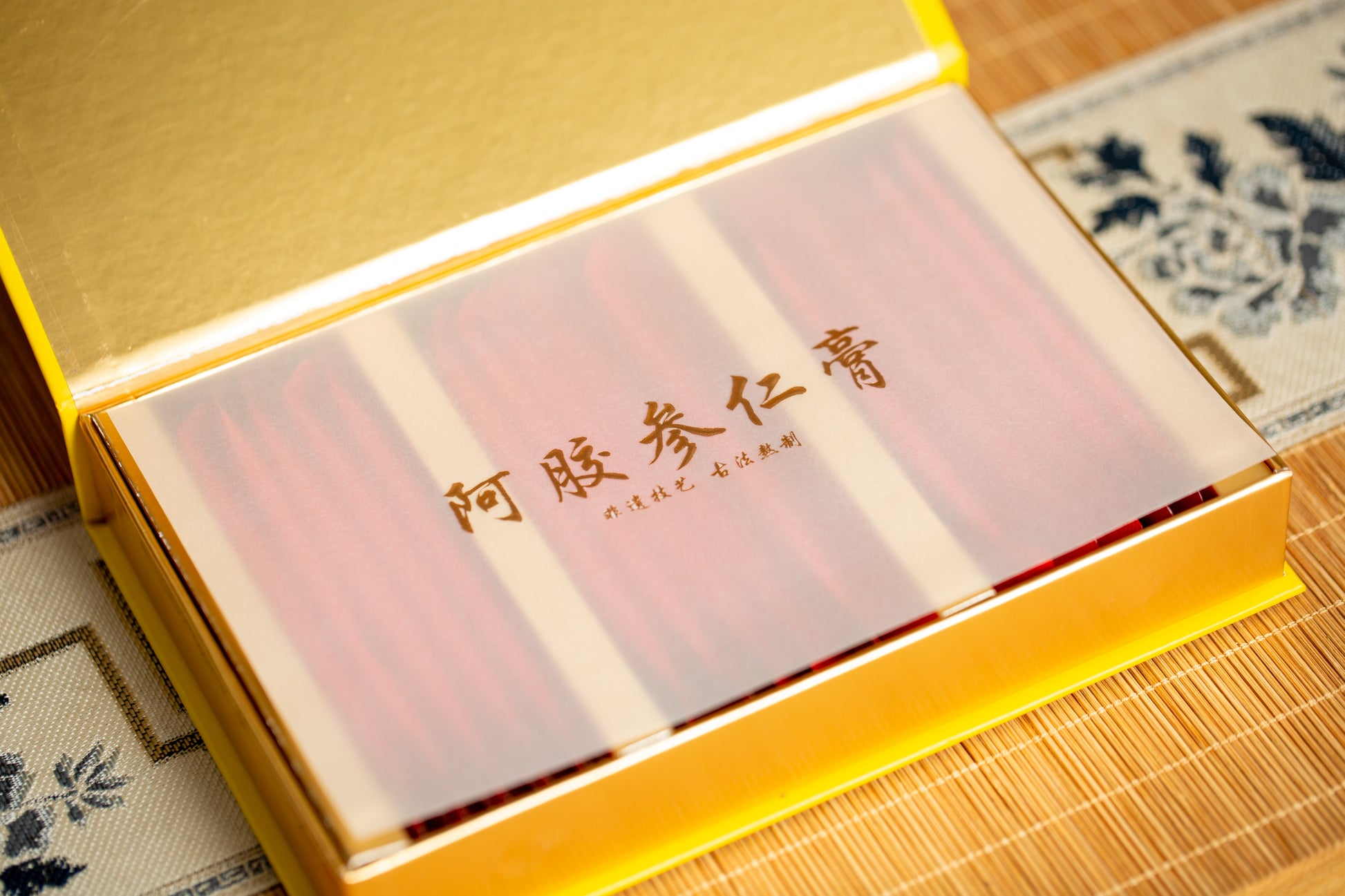 Ass hide glue ginseng kernel paste